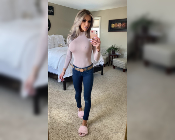 Autumn Blair aka Autumndoll_xo OnlyFans - Hey everybody come check out my Turtle neck