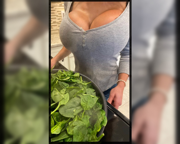 Autumn Blair aka Autumndoll_xo OnlyFans - Autumn’s kitchen  Spinach for my meals I eat spinach twice a day, just like Popeye Except we bal
