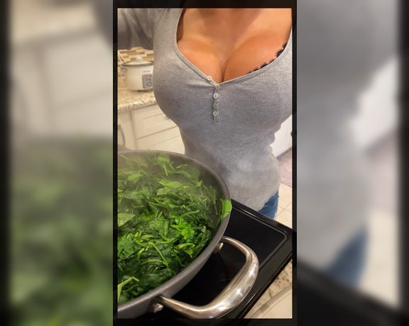 Autumn Blair aka Autumndoll_xo OnlyFans - Autumn’s kitchen  Spinach for my meals I eat spinach twice a day, just like Popeye Except we bal