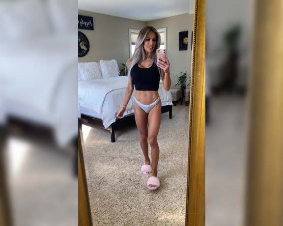 Autumn Blair aka Autumndoll_xo OnlyFans - OOTD Panty party