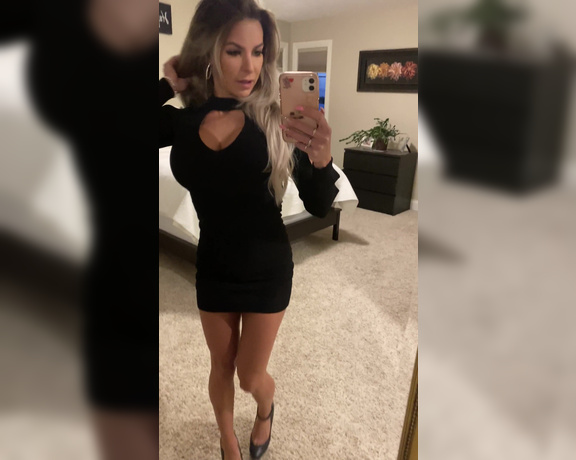 Autumn Blair aka Autumndoll_xo OnlyFans - OOTD LBD Pay close attention There’s a subtle peekaboo in the chest region