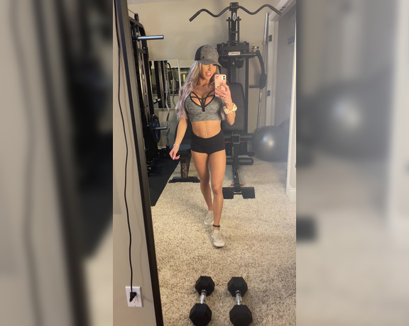 Autumn Blair aka Autumndoll_xo OnlyFans - Gym OOTD! I got these sports bras with a built in cage” so I don’t explode out of them