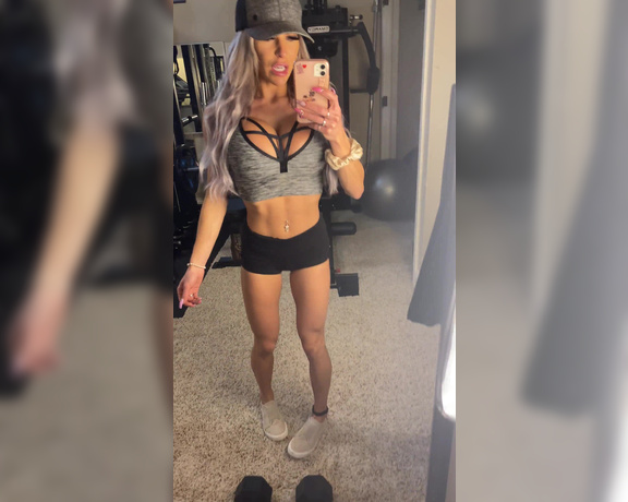 Autumn Blair aka Autumndoll_xo OnlyFans - Gym OOTD! I got these sports bras with a built in cage” so I don’t explode out of them