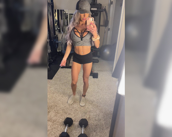 Autumn Blair aka Autumndoll_xo OnlyFans - Gym OOTD! I got these sports bras with a built in cage” so I don’t explode out of them