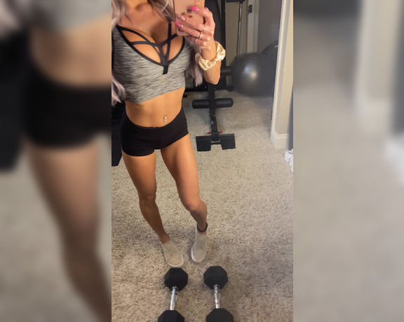 Autumn Blair aka Autumndoll_xo OnlyFans - Gym OOTD! I got these sports bras with a built in cage” so I don’t explode out of them