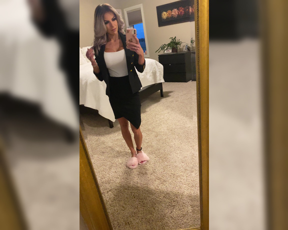 Autumn Blair aka Autumndoll_xo OnlyFans - OOTD! Off to work! Gotta look sharp  Can’t forget about the ABCs, no not Autumn’s Big Chest ,