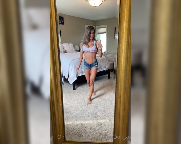 Autumn Blair aka Autumndoll_xo OnlyFans - OOTD Got these shorts in high school or jr high They’re hanging on