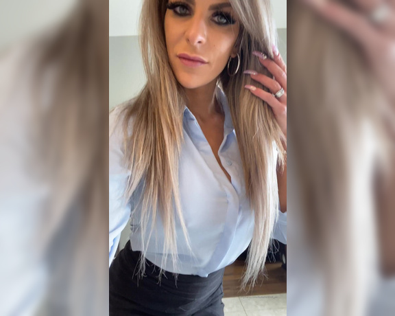 Autumn Blair aka Autumndoll_xo OnlyFans - Outfit Of The Day Office Edition To Be Continued in your DMs