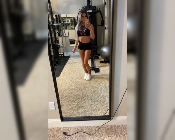 Autumn Blair aka Autumndoll_xo OnlyFans - Ready to workout! What are you wearing