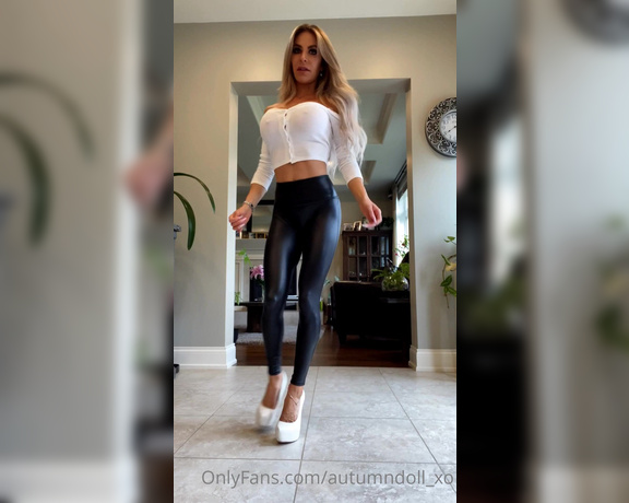 Autumn Blair aka Autumndoll_xo OnlyFans - Sunday Funday Have to run to the mall so here is my outfit If you don’t like these pants then may g