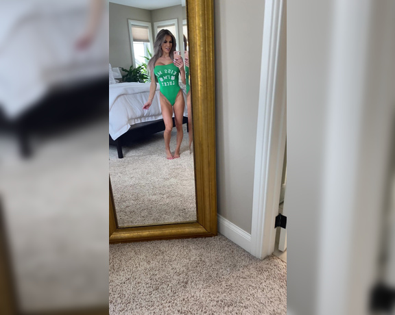 Autumn Blair aka Autumndoll_xo OnlyFans - Happy St Patrick’s Day OOTD