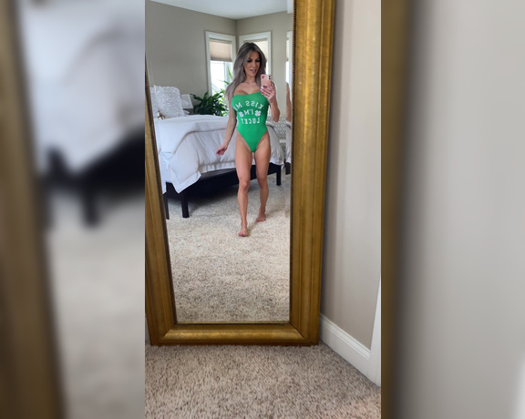 Autumn Blair aka Autumndoll_xo OnlyFans - Happy St Patrick’s Day OOTD