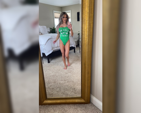 Autumn Blair aka Autumndoll_xo OnlyFans - Happy St Patrick’s Day OOTD