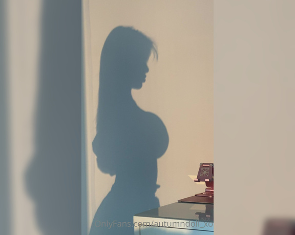 Autumn Blair aka Autumndoll_xo OnlyFans - Guess who