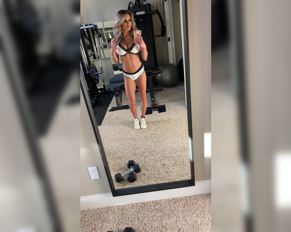 Autumn Blair aka Autumndoll_xo OnlyFans - Saturday’s I do TWO workouts Same Outfit tho Savin money on laundry, FTW!