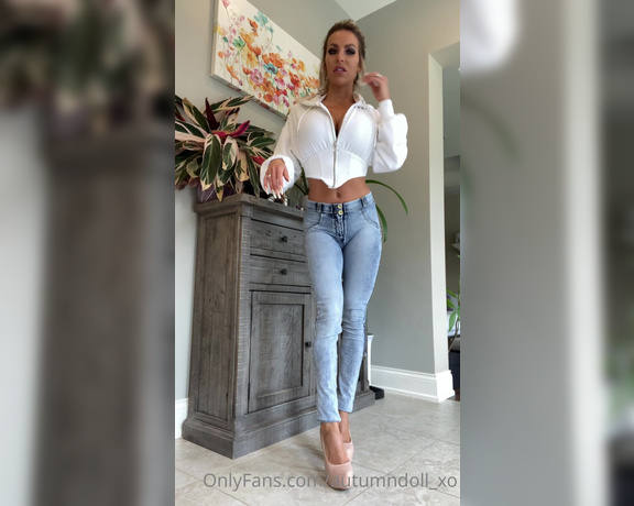 Autumn Blair aka Autumndoll_xo OnlyFans - Jeans and Hoodie AND pony tail OOTD