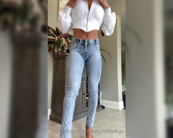 Autumn Blair aka Autumndoll_xo OnlyFans - Jeans and Hoodie AND pony tail OOTD