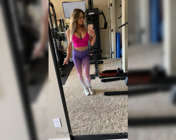 Autumn Blair aka Autumndoll_xo OnlyFans - Gym OOTD HOT PINK and white and purple