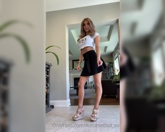 Autumn Blair aka Autumndoll_xo OnlyFans - Sunday’s are for Short skirts