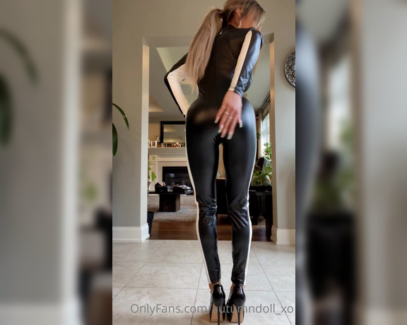 Autumn Blair aka Autumndoll_xo OnlyFans - Happy Friday!! Suit Up! Here’s my OOTD!