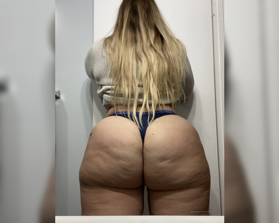 Big Booty Barbie aka Thebigbootybarbie OnlyFans - Who wants to cuddle during this quarantine!