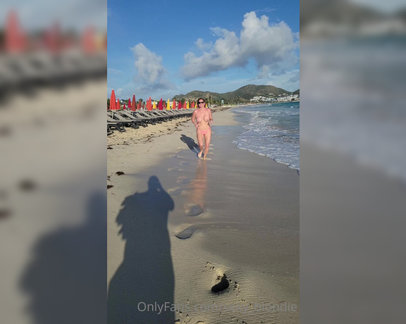 Bikini Nicole aka Bikininicole OnlyFans - Running into to weekend like