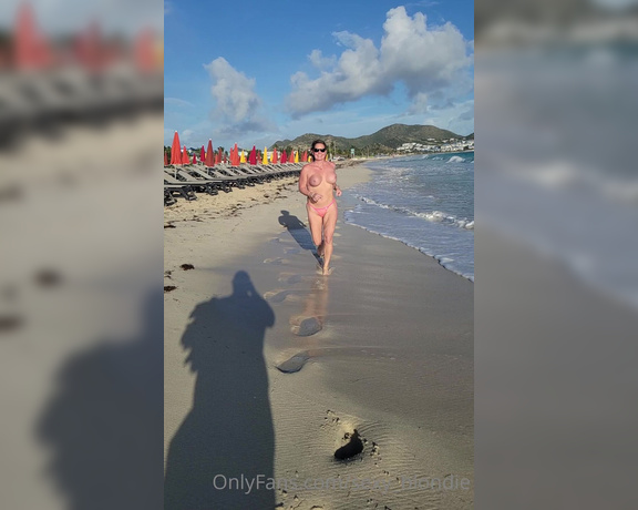 Bikini Nicole aka Bikininicole OnlyFans - Running into to weekend like