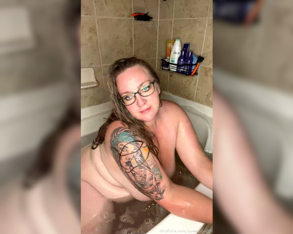 Jenna Rae aka Queenbbw00 OnlyFans - Some of yall were obsessed with this live Should I do another bathtub live