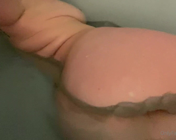 June Berry aka Juneberry444 OnlyFans - Water booty