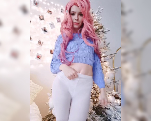 Little Cute Caterpillar aka Caterpillarcos OnlyFans - I have a Christmas mood! Im dancing for you and I want you to have a Christmas mood too!