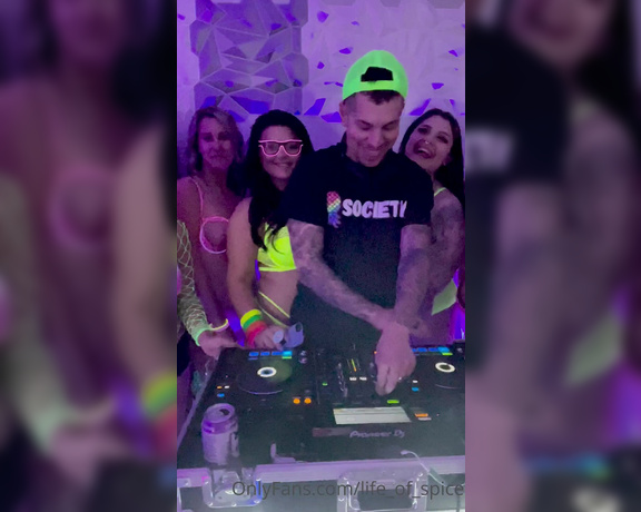 Life_of_Spice aka Life_of_spice OnlyFans - When you tell the girls to get behind the DJ @thesoutherngirl @ash 30815 @snmredroom @daphnelove19