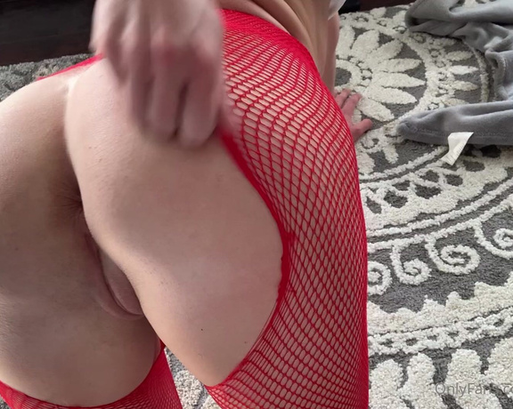 Rose aka Laroseee OnlyFans - I could watch my ass jiggle in these fishnets all night long 2