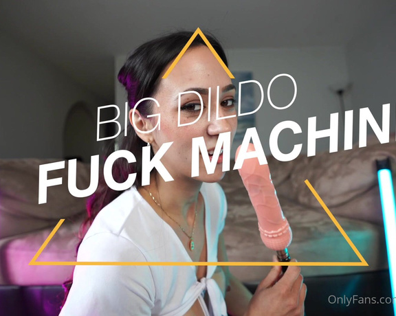 Sarah Illustrates aka Sarahillustratesvip OnlyFans - TIP $19 AND DM ME FUCK MACHINE BIG DILDO FUCK MACHINEI bought a FUCK MACHINE Ive never used