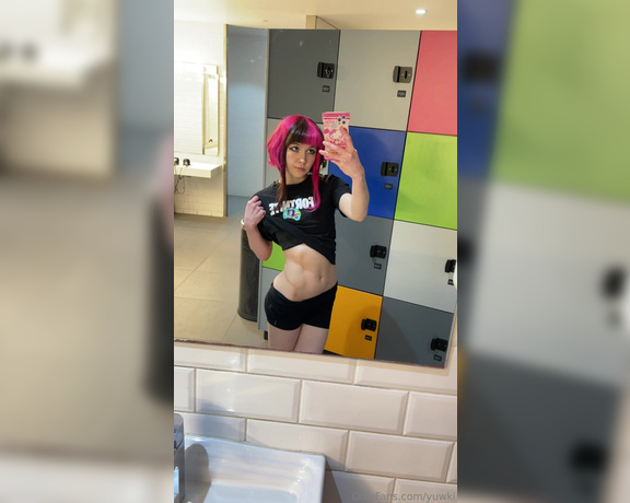 Yuki aka Yuwki OnlyFans - Fortnite tummy 5