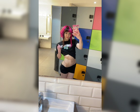 Yuki aka Yuwki OnlyFans - Fortnite tummy 5