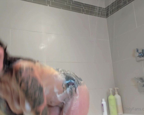 Victoria Riaz aka Victoriariaz OnlyFans - Check your inboxes! If you missed this 33+ minute shower video, just tip $28 on this post Enjoy!