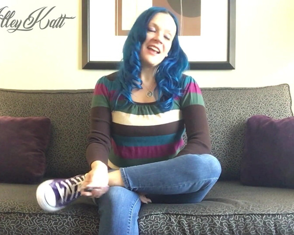 ManyVids - AlleyKatt - AlleyChatt MY FIRST TIME