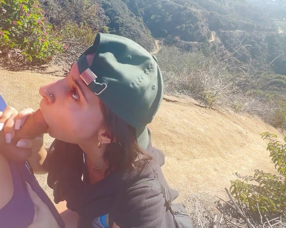 ManyVids - HaileyRose - ALMOST CAUGHT FUCKING ON LA HIKE