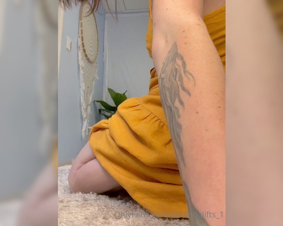 Amanda Wilde aka Amanda_wilde OnlyFans - Do you like the way my feet look as I slowly lift my dress to reveal the goods