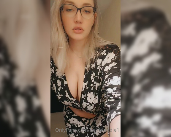 BelBlondie aka Bel_blondie1 OnlyFans - Feeling sexy