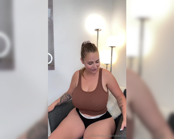 Ava Nicks aka Avanicks OnlyFans - You catch your step bro watching you work out in your tight top and booty shorts God he’s such