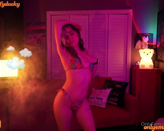 Emma Choice aka Emmachoice OnlyFans - Colorful smoke and oil show 3