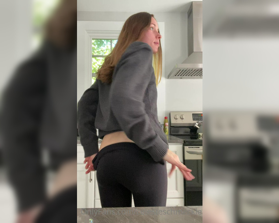 Celeste Schmeckle aka Celesteschmeckle OnlyFans - The oven isn’t the only thing that’s hot