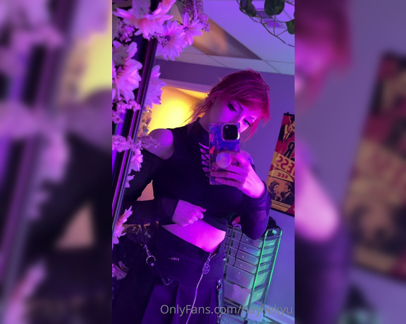 Hayliekyu aka Hayliekyu OnlyFans - Teasing you in my goth gf outfit )