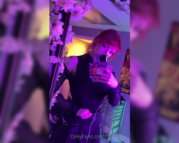 Hayliekyu aka Hayliekyu OnlyFans - Teasing you in my goth gf outfit )