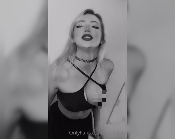 Hayliekyu aka Hayliekyu OnlyFans - My titty fell out making a tiktok anyways, I’m currently in the process of moving and can’t wait