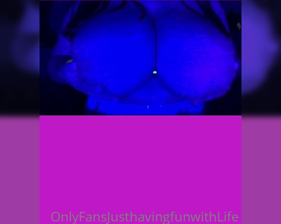 JustHavingFunWithLife aka Justhavingfunwithlife OnlyFans - The photos and videos on this post are throw backs from my camera roll, they are random but good 2