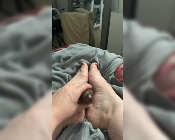 JustHavingFunWithLife aka Justhavingfunwithlife OnlyFans - Foot rubbing on brown toy with fake cum 58 seconds