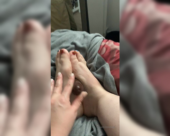 JustHavingFunWithLife aka Justhavingfunwithlife OnlyFans - Foot rubbing on brown toy 50seconds