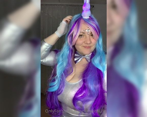 JustHavingFunWithLife aka Justhavingfunwithlife OnlyFans - Shy unicorn at the convention wants to show you her goodies Total time 706